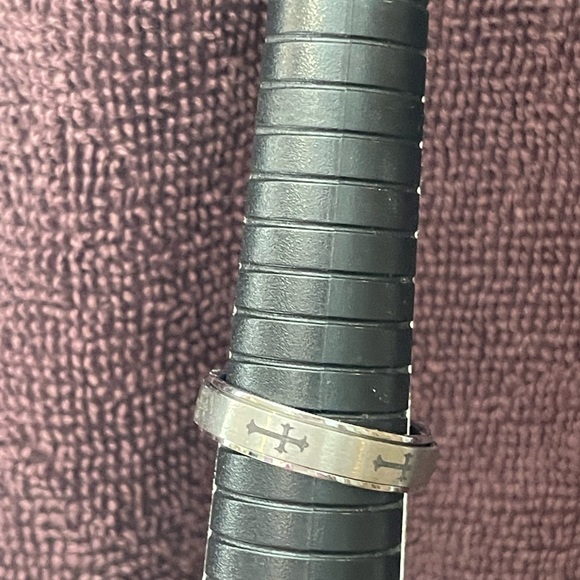 Silver Cross Spinning Ring - Picture 3 of 5